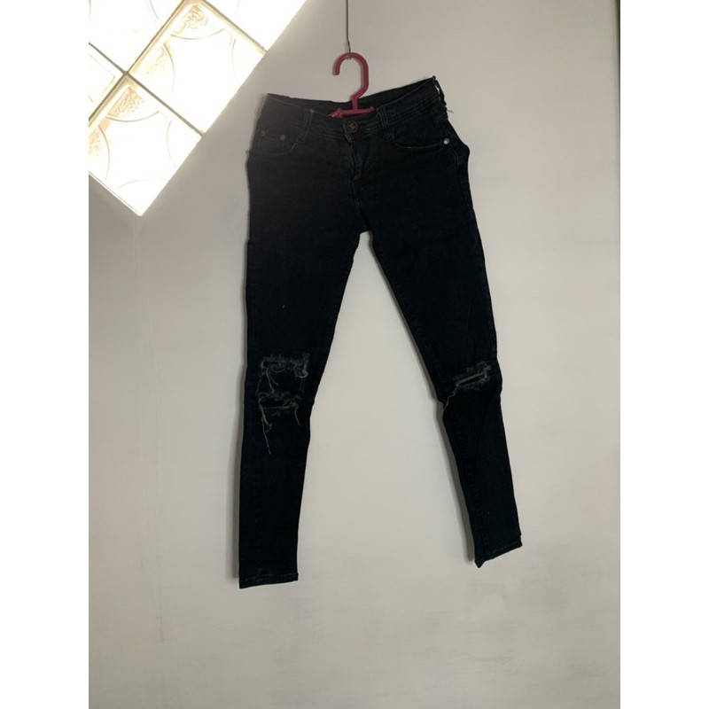 PRELOVED CELANA RIPPED JEANS