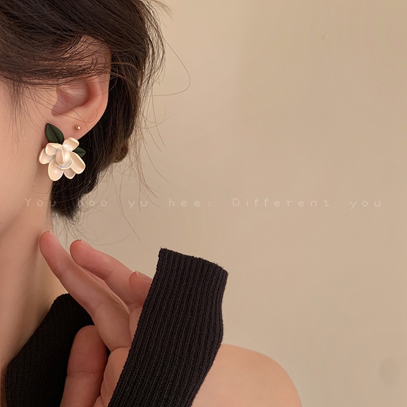 Anting Tusuk Motif Bunga Gardenia Baroque Kualitas Tinggi Untuk Wanita