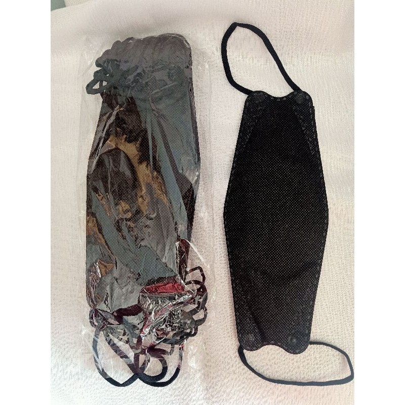 Masker kf94 warna hitam