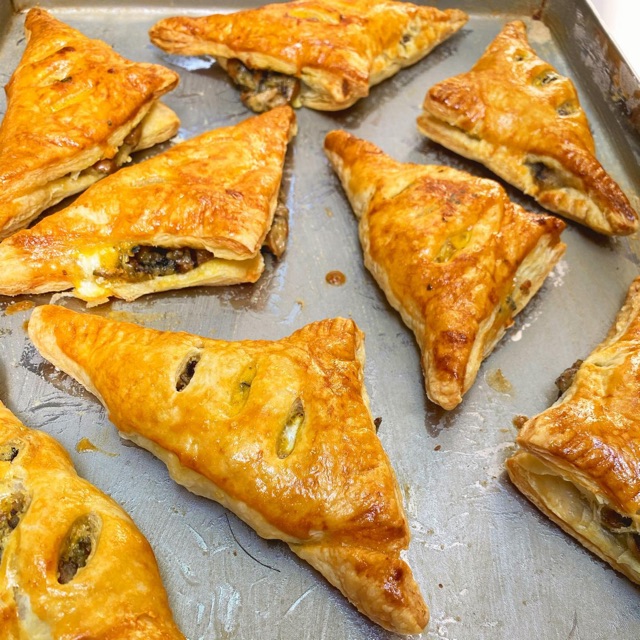 

Truffled Mushroom Pastry Isi 2 pcs