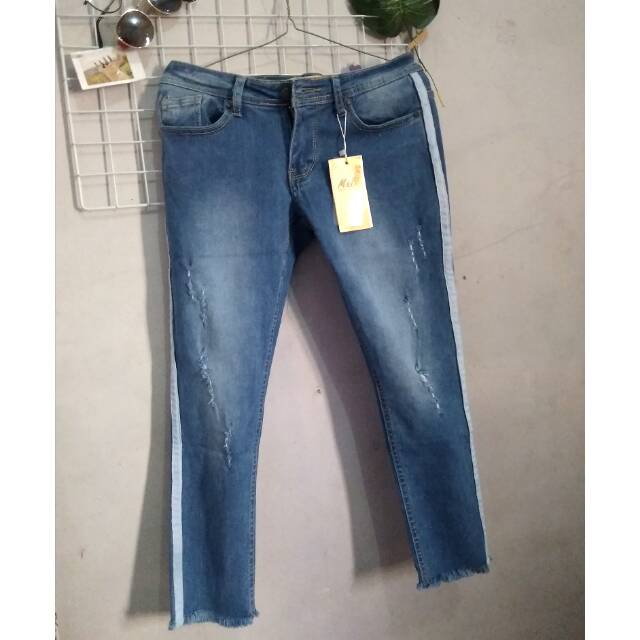 M&B JEANS