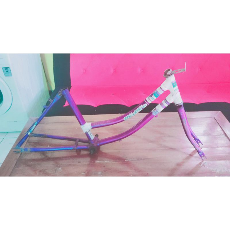 Frame Minion 20 Inch Ungu Motif Bunga
