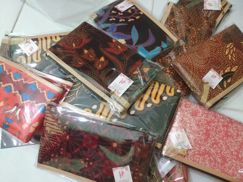 Souvenir Pernikahan Dompet Pouch Batik Murah Oleh Oleh Khas Solo Jogja