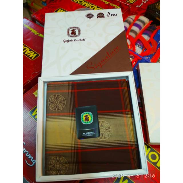 Sarung gajah duduk signature