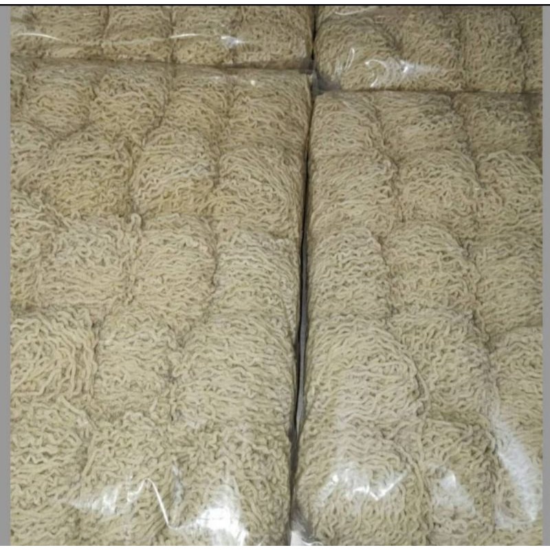 

Mie pangsit mentah keriting