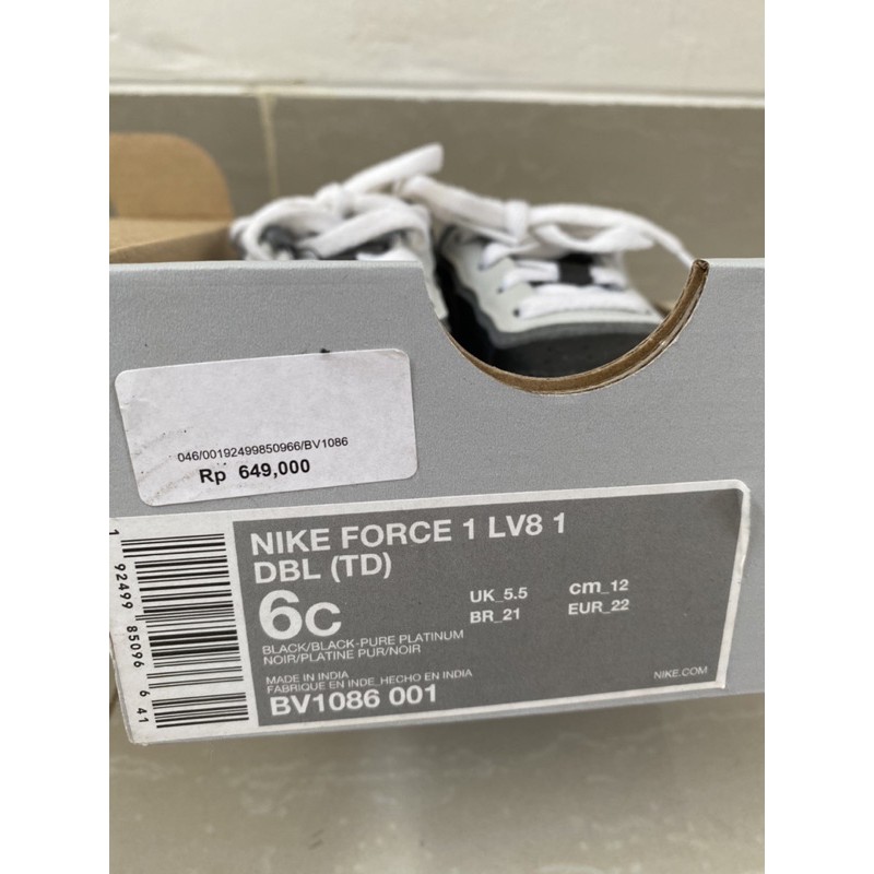 nike shoe width label