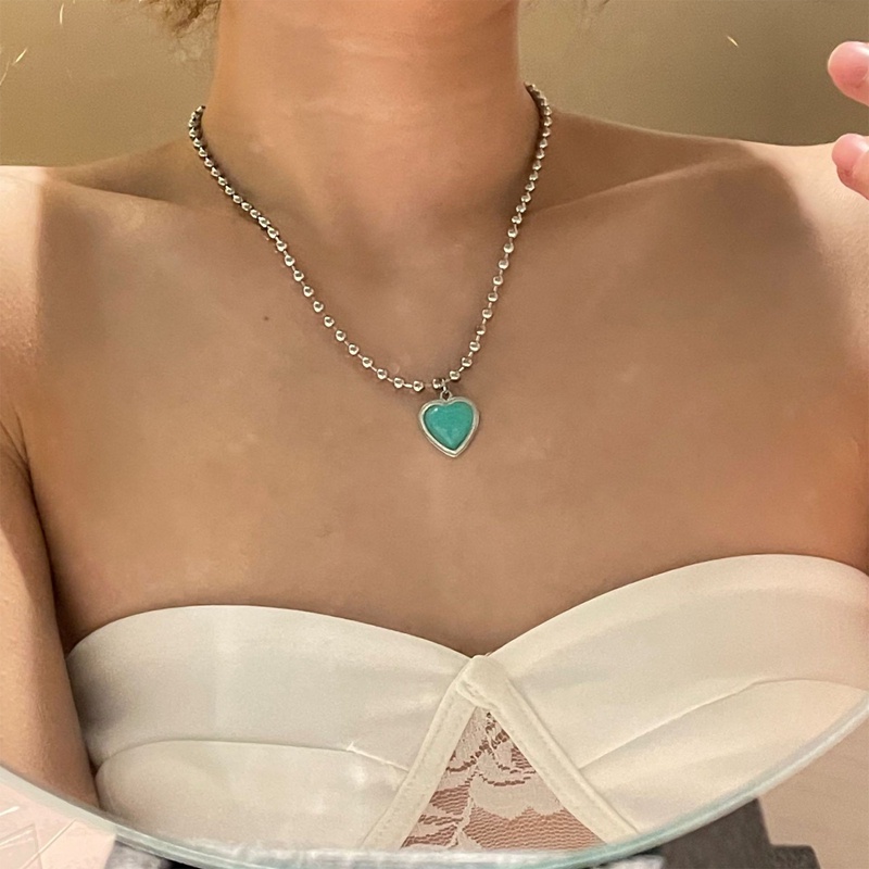 Kalung Rantai Desain Hati Hollow Aksen Berlian Gaya Retro Korea Untuk Wanita