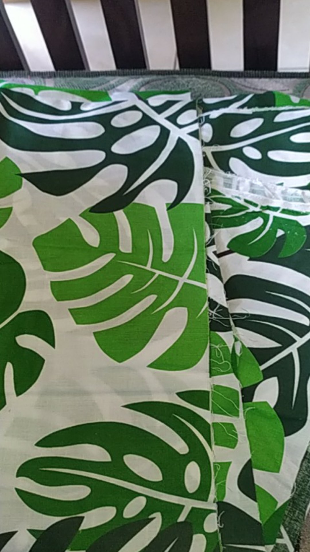 Kain Sprei Meteran Daun Monstera Leaf Colour Thalia Esra