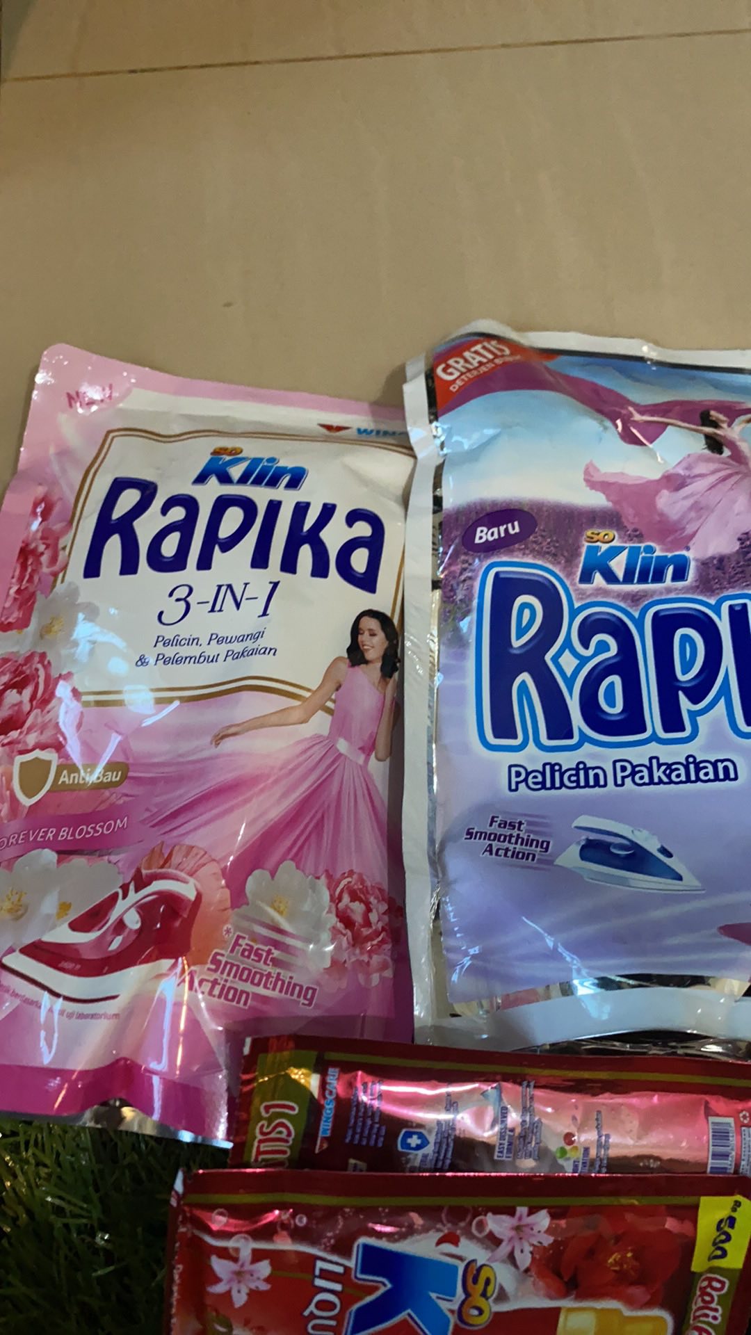 Rapika Pelicin Pakaian 400ml