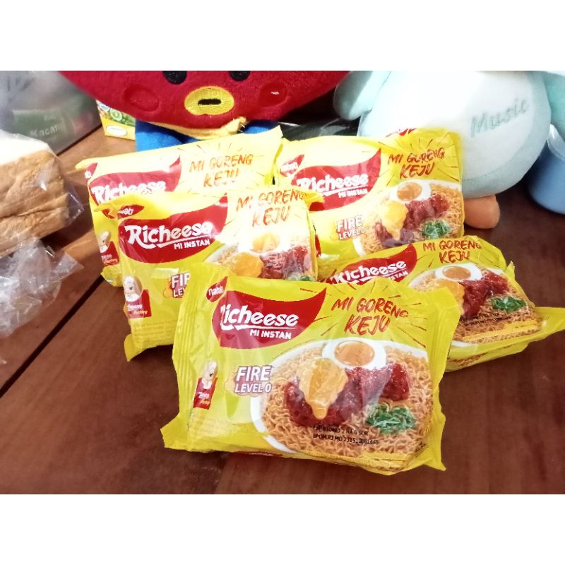 

Richeese mie goreng keju