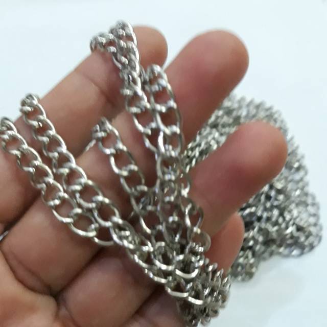 Rantai kecil meteran