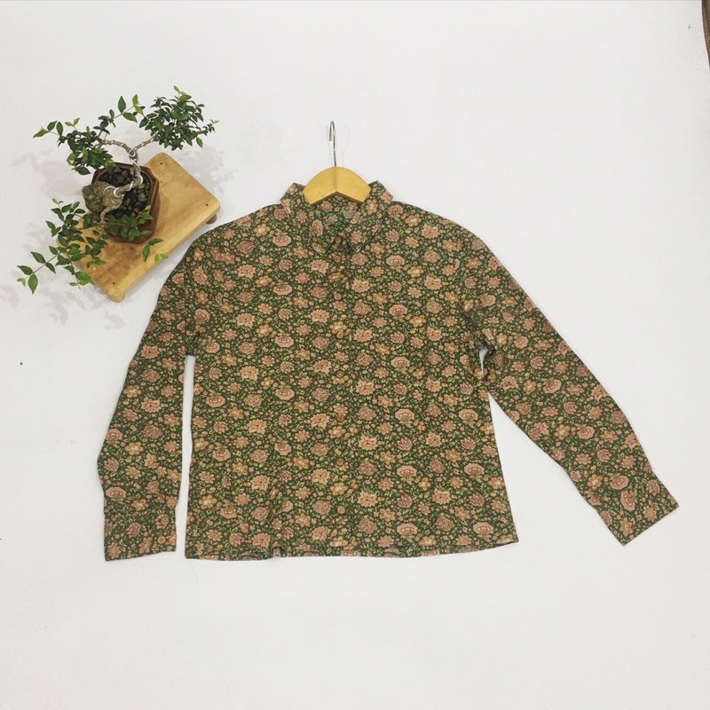 thrift shop/ kemeja wanita/ thrift blouse/ vintage