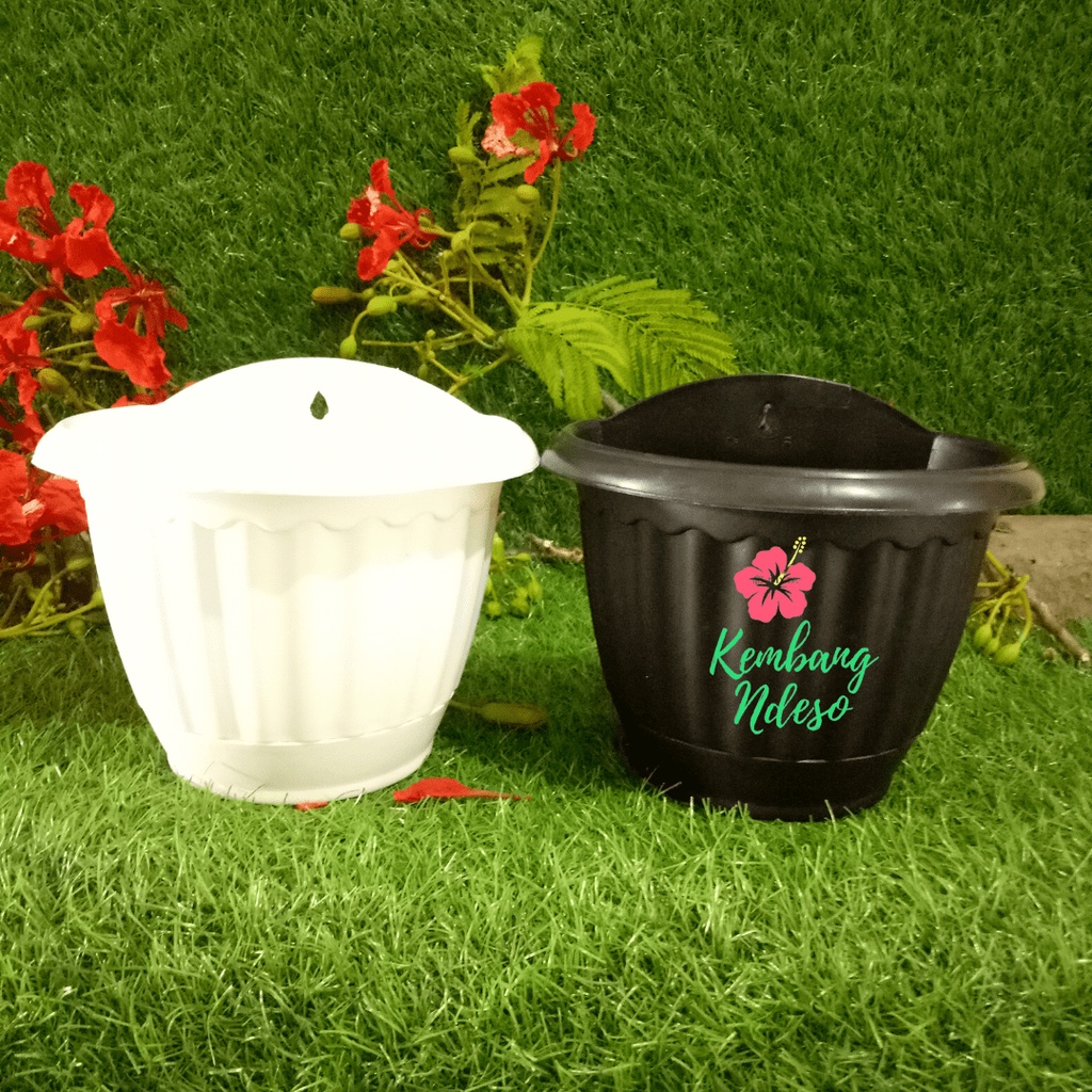 POT DINDING GANTUNG SA TP 20 HITAM PUTIH pot bunga tempel dinding plastik dengan tatakan air