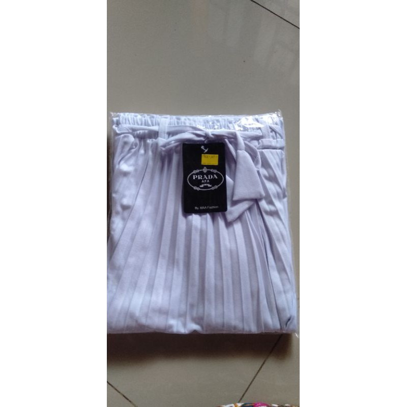 Plisket Bawahan Kebaya Rok Bawahan Kebaya Rok Plisket Tebal Rok Bawahan Rok Plisket Tebal Ori  Rok Bawahan Panjang Rok Plisket Tali PremiumRok Plisket Kebaya Bawahan Kebaya Plisket Bawahan Plisket Rok Rok Plisket Bahan Tebal Rok Bawahan Wanita-Putih