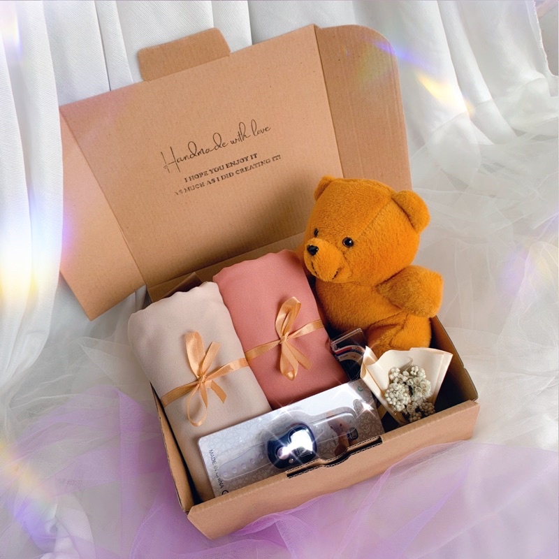 

Hampers Hijab Voal Lebaran Ramadhan / Gift Box Hijab Voal / Hampers Ulang Tahun / Gift Box Wisuda / Hampers Wedding