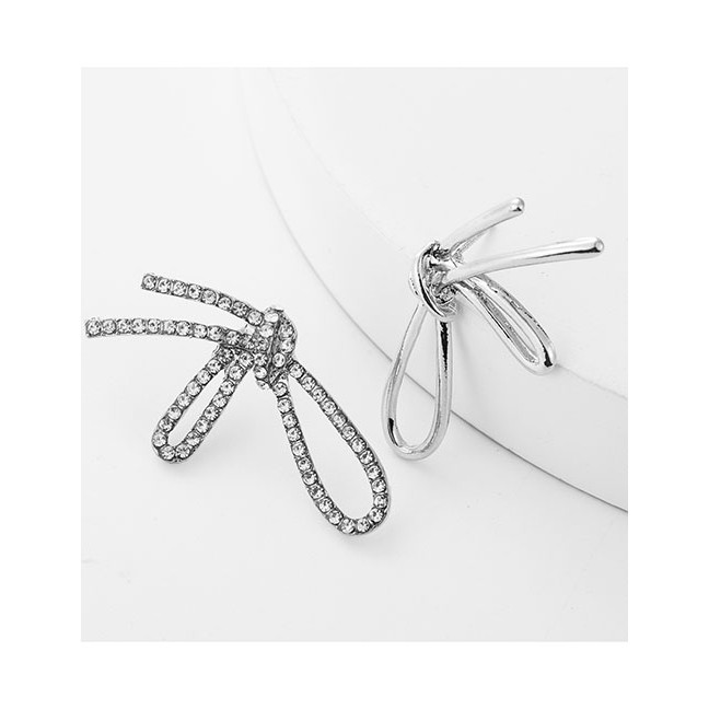 LRC Anting Tusuk Fashion Half-alloy Half Diamond Bow Asymmetric Earrings D86636