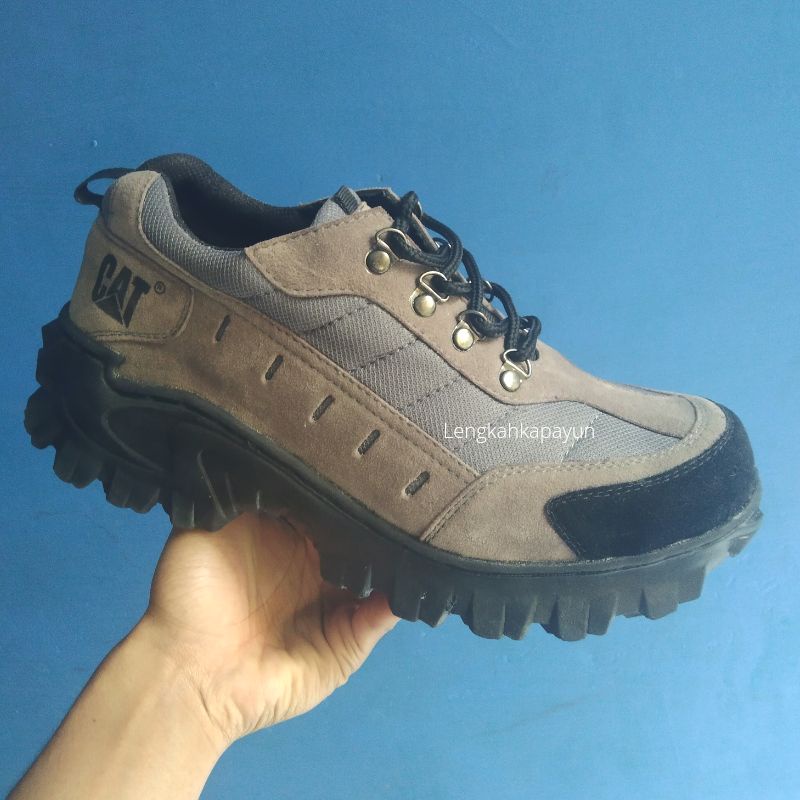 Sepatu Safety pria Ujung Besi Abu Hitam