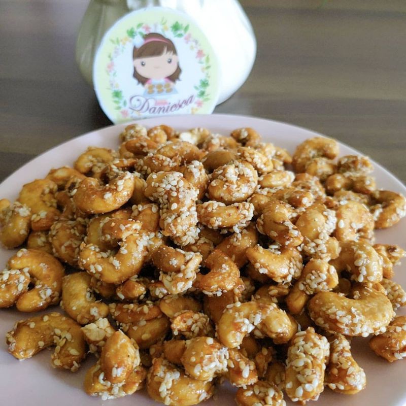 

KACANG METE MATANG BALUR WIJEN NETTO 500 GRAM
