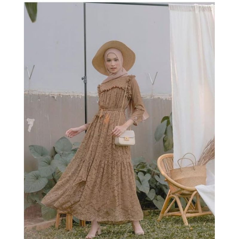 Khawla Dress Milo by Zhafa Official / Local id Abinaya Wearing Klamby Heaven Lights Kinarascarves