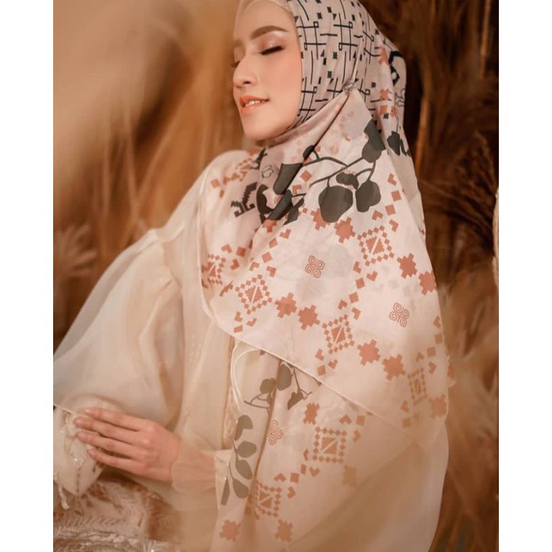 Semanggi Scarf by Restu Anggraini