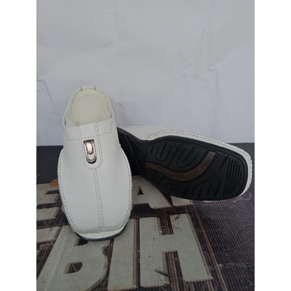 /garansi100% kulit asli/sandal sepatu bustong pria kulit sapi 100%asli original model terbaru warna putih berkualitas tready murah kekinian casual