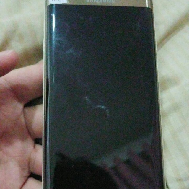 Samsung S6 Edge Plus 32GB mulus gold lengkap mesin aman lcd aja garis minus layar garis aja