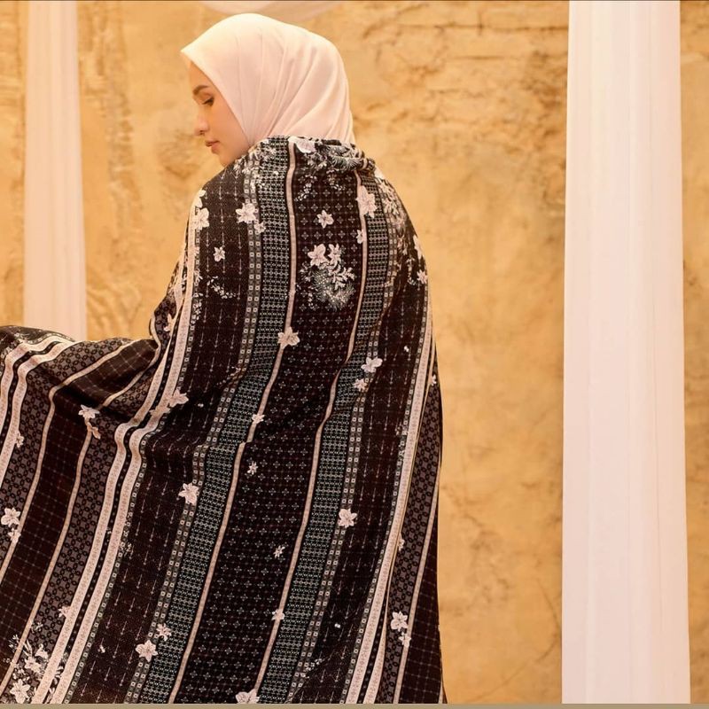 HAJIJAH PRAYER SET BERRIES