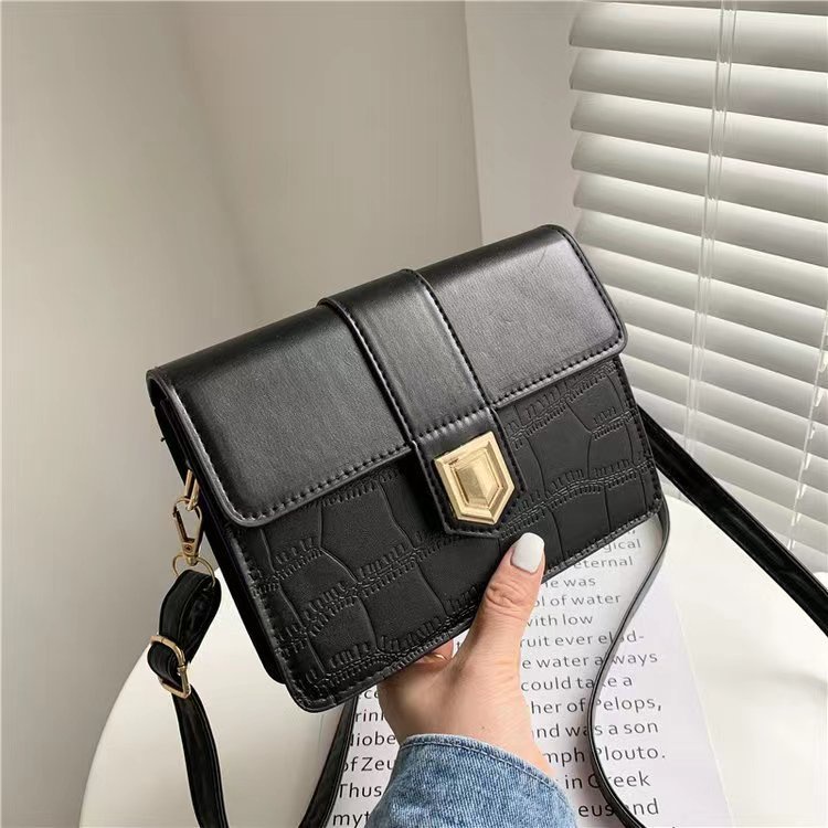 Tas Selempang Polos Casual Wanita Gaya Santai Fashion Daily Korean Import