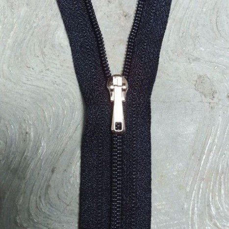 Resleting YKK 15 cm Hitam