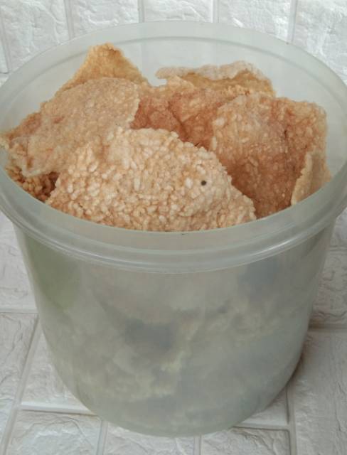 Krupuk beras rasa terasi