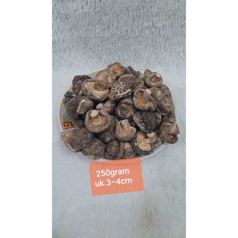 

Jamur Hioko tebal Kering uk.3-4cm 250gram