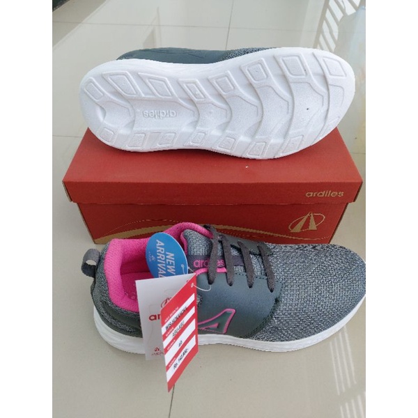 SEPATU ARDILES female-INJ