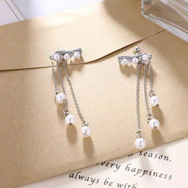 Anting panjang mutiara