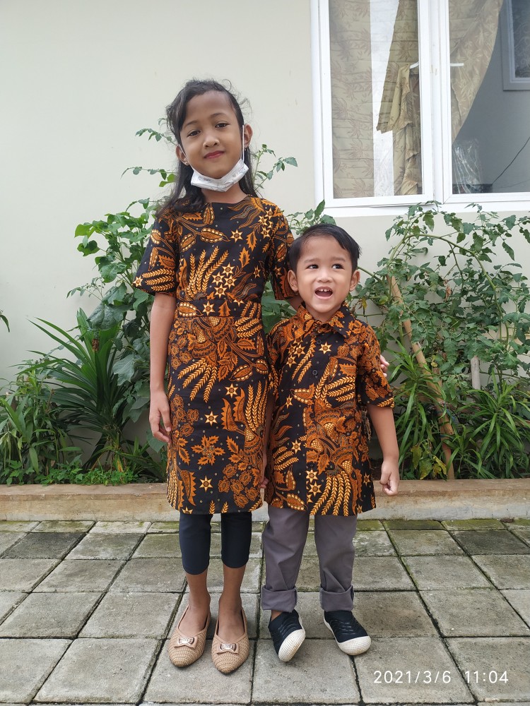 Kemeja Batik Couple Ayah Ibu Dan Anak Motif Manggar Kuning