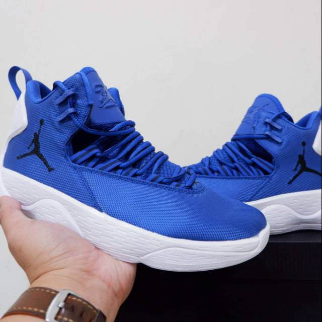 Sepatu basket Jordan superfly mvp
