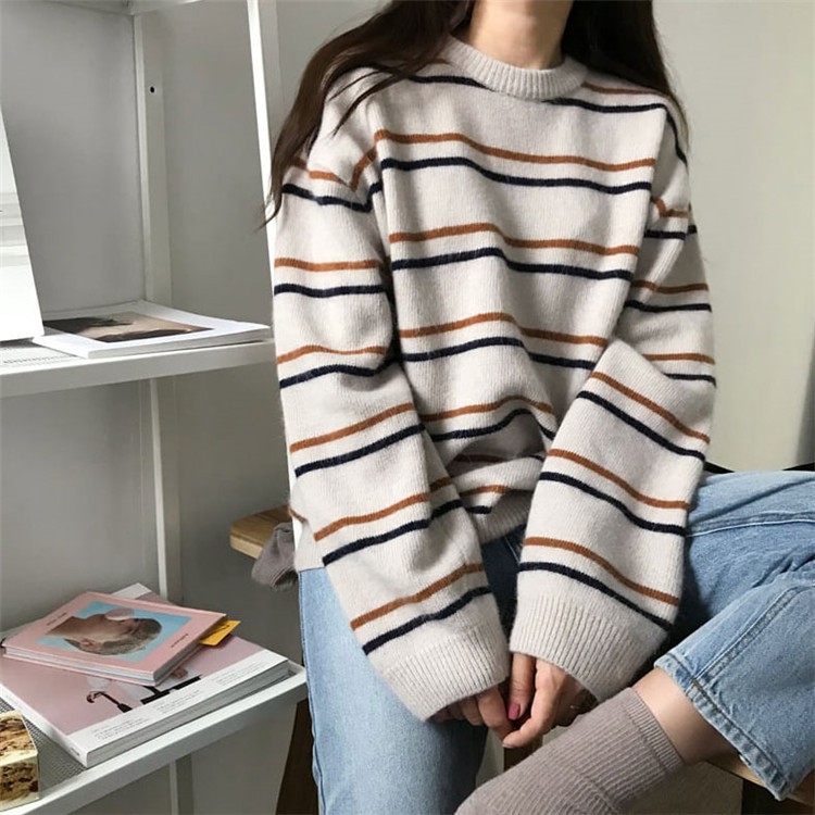 Sweater Model Round Neck Lengan Panjang Motif Garis Untuk Wanita
