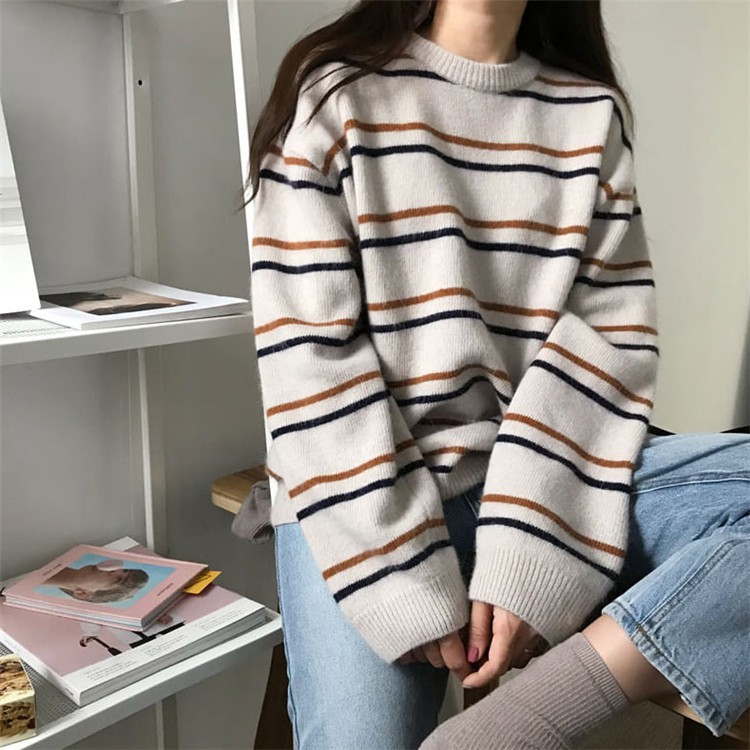 Sweater Model Round Neck Lengan Panjang Motif Garis Untuk Wanita