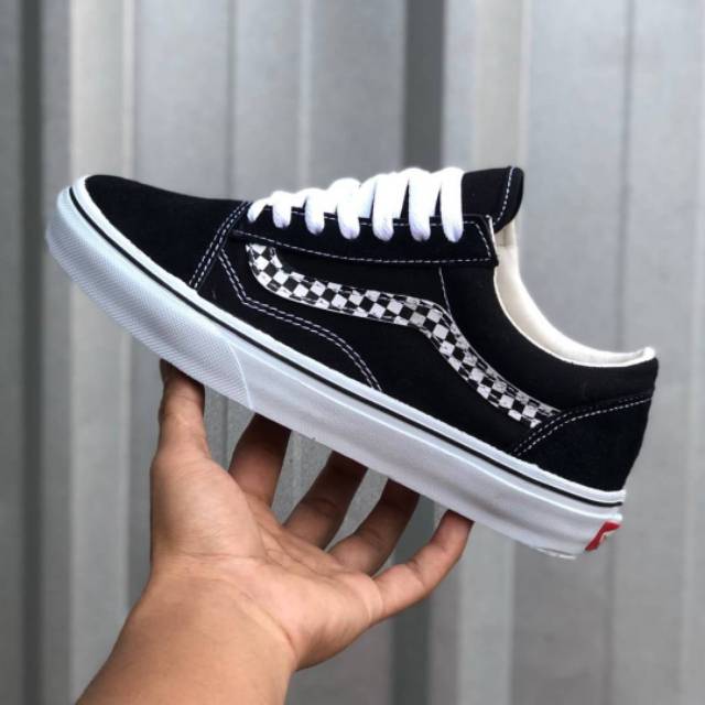 sidestripe v old skool