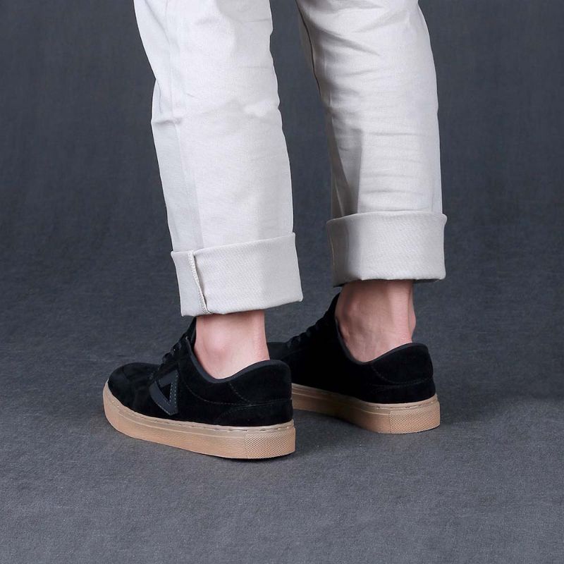 Sepatu Kulit Casual Sneakers Pria Keren Kets Distro Suede Premium Asli Original Terbaru