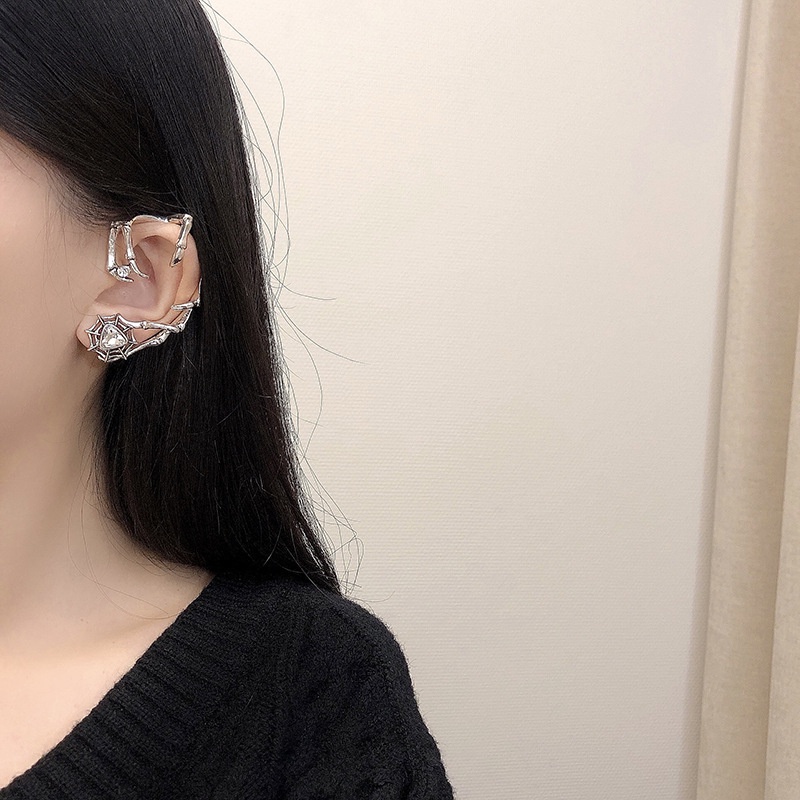 Anting Tusuk Model Retro Punk Bahan Metal Dengan Batu Zircon Untuk Wanita