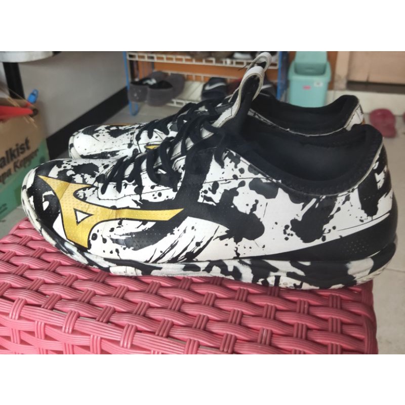 Sepatu Futsal Mizuno Basara Sala Pro In White Gold