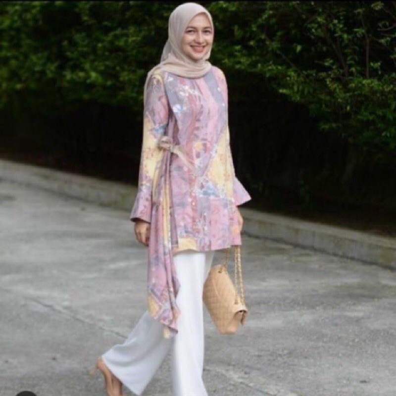 Earth Top Ria Miranda