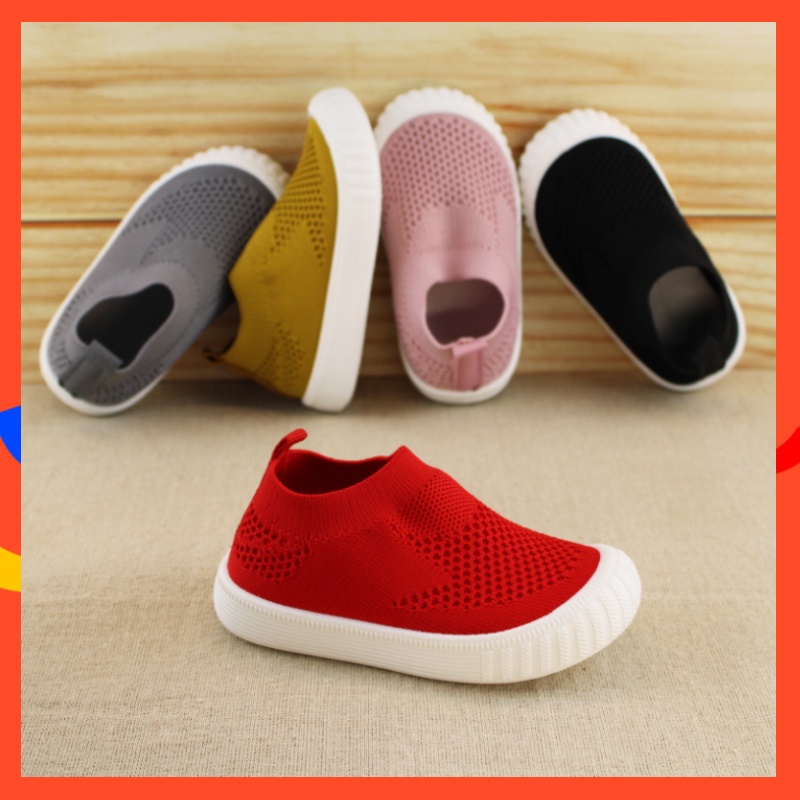 Sepatu Anak Flat Model Slip-On dengan Bahan Breathable dan Hiasan Gambar Flyknit