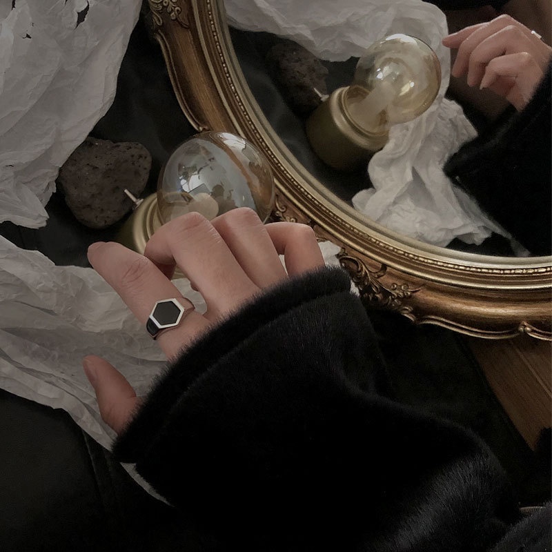 Cincin Model Terbuka Bentuk Hexagon Aksen Berlian Gaya Vintage