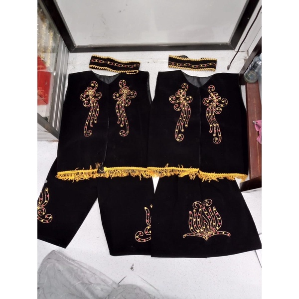 Baju adat anak dayak/baju dayak anak