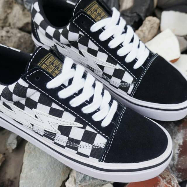 WORD DIVISION
Classic Racer Flag