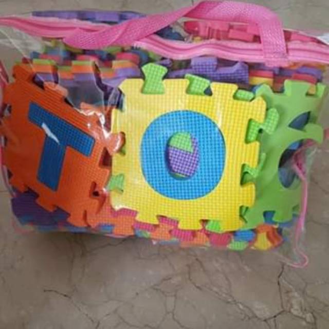 

Small Alpabeth square mat