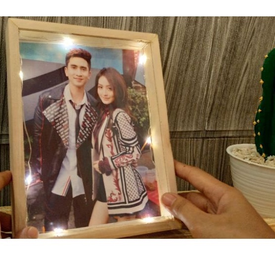 [PROMO NEW PRODUCT] PAKET CETAK FOTO SCRAPFRAME 3D POP UP FRAME 3D 6R + LED CUSTOM GIFT