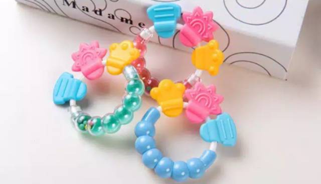 MAINAN RATTLE GENGGAM BAYI