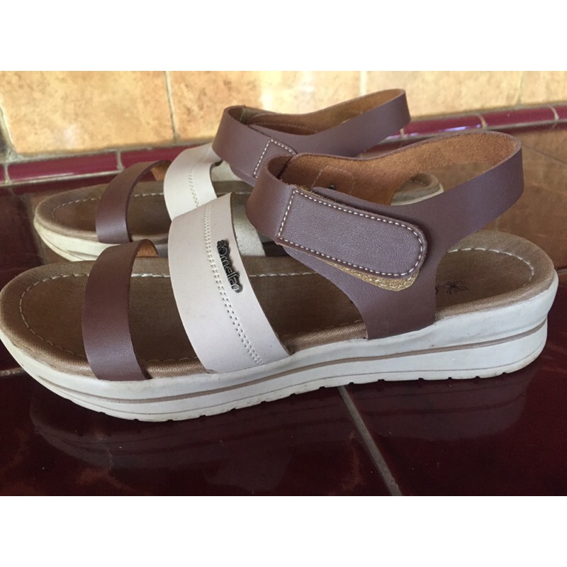 Sepatu sandal Ornella
